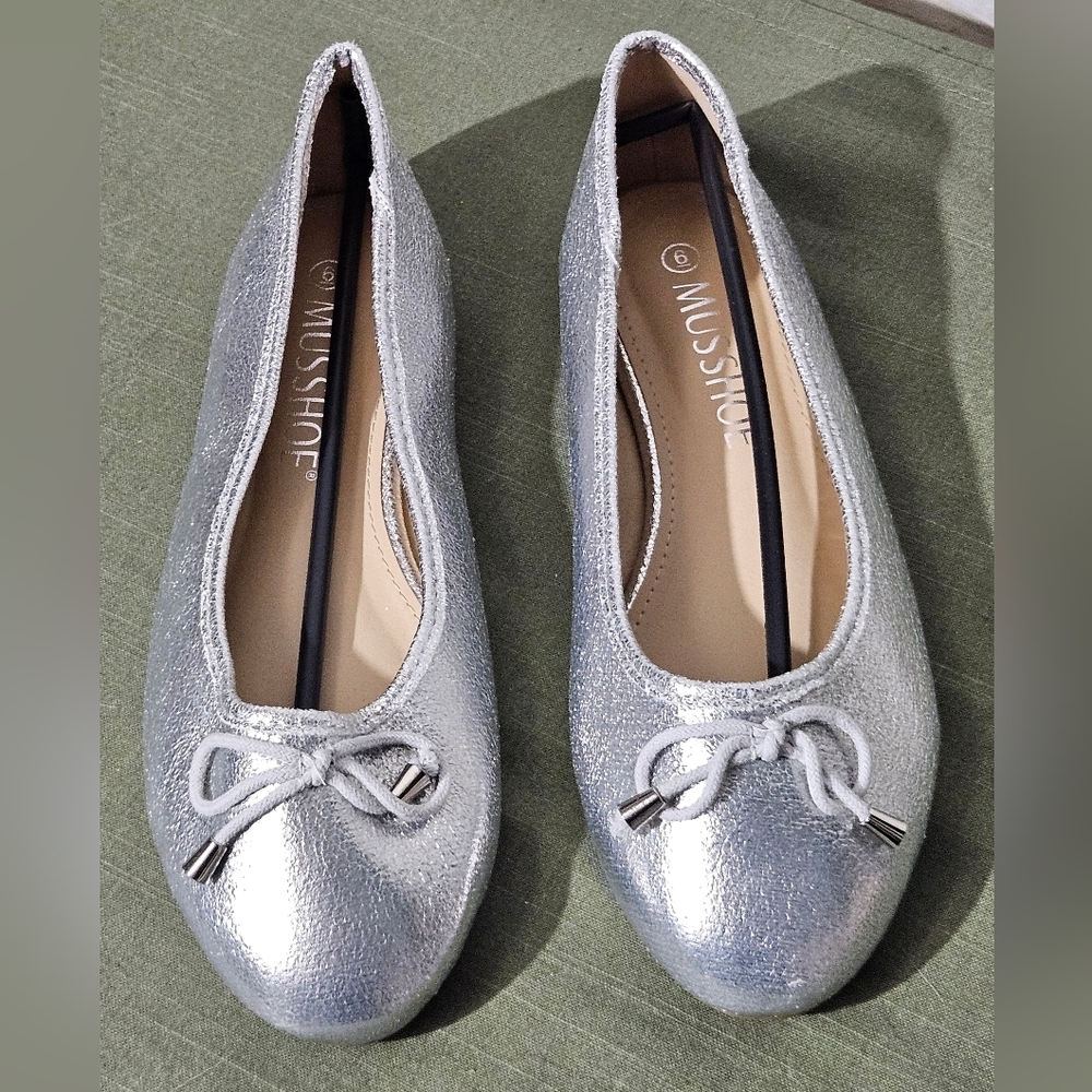 Shimmering Silver Flats with Bow Accent - Picture 6 of 11